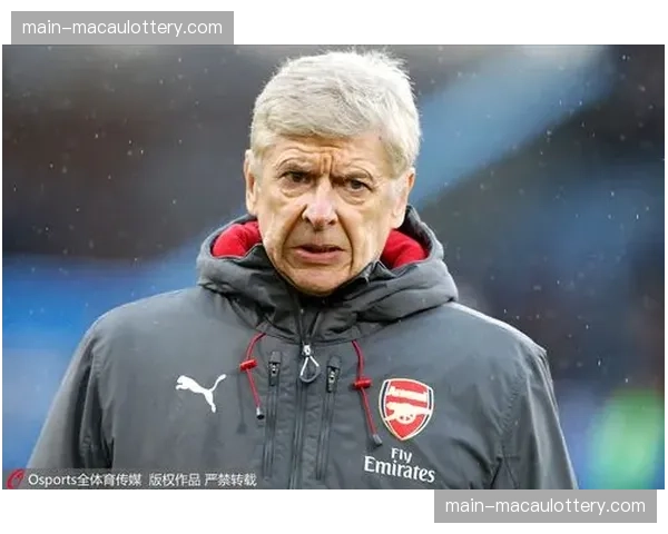 阿森纳三中卫体系压缩中场空间 主动放弃控球专注防守转换